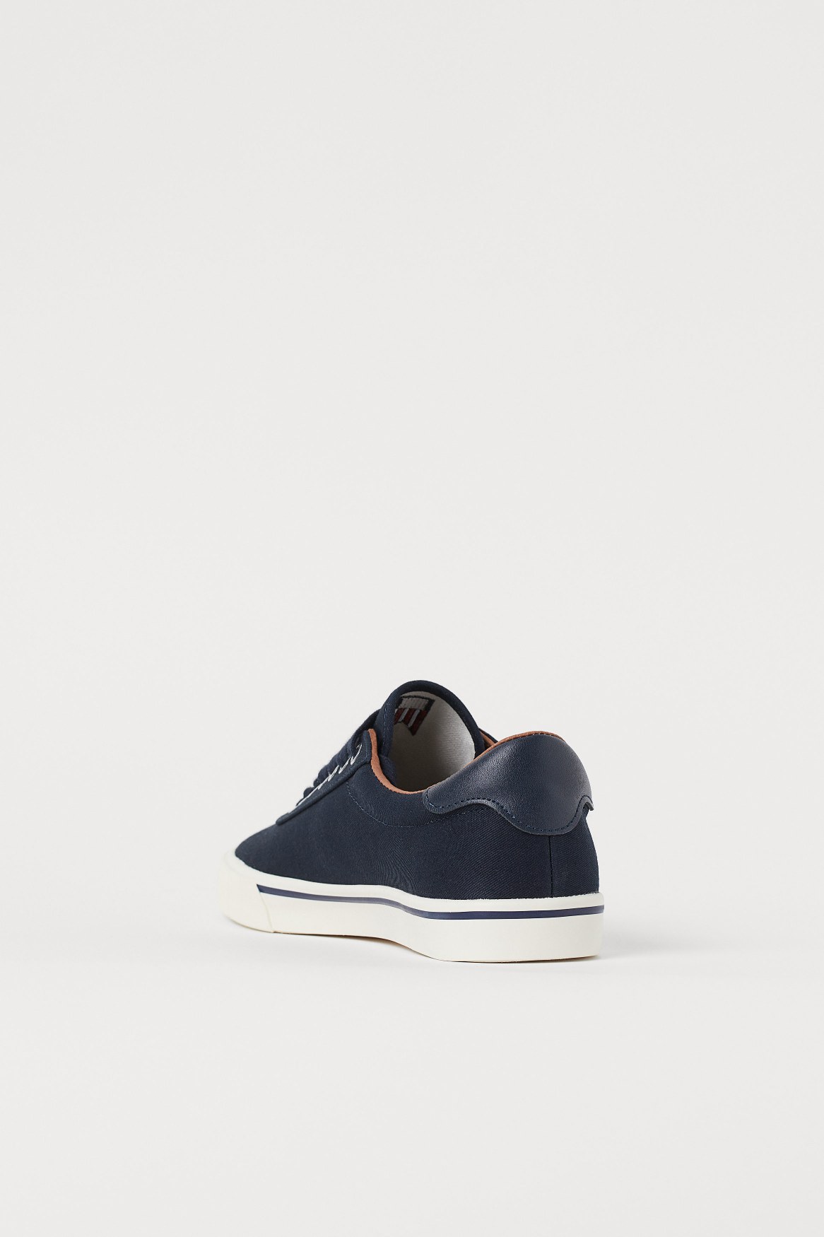 Gary Canvas Sneaker